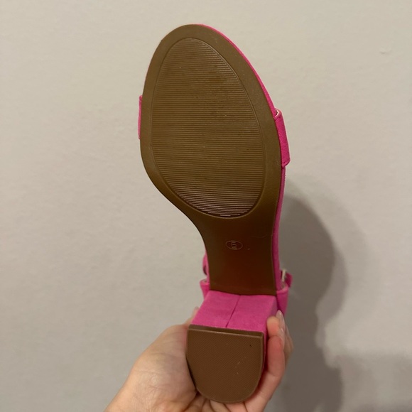Never Worn Hot Pink Strappy Chunky Heel Size 6 - Picture 3 of 5